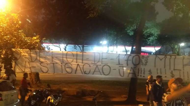 Protesto da torcida do Corinthians nesta sexta-feira.