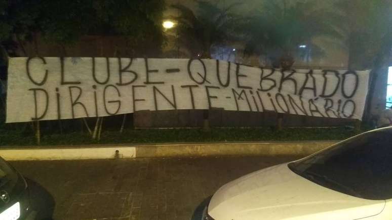 Protesto da torcida do Corinthians nesta sexta-feira.