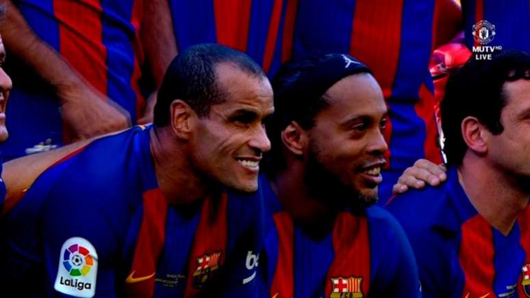 Rivaldo e Ronaldinho Gaúcho fazem parte do elenco de "lendas" do Barcelona (Foto: Reprodução / Youtube)