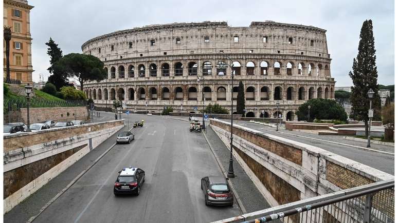 Pontos turistísticos na Itália, como Coliseu, estão fechados