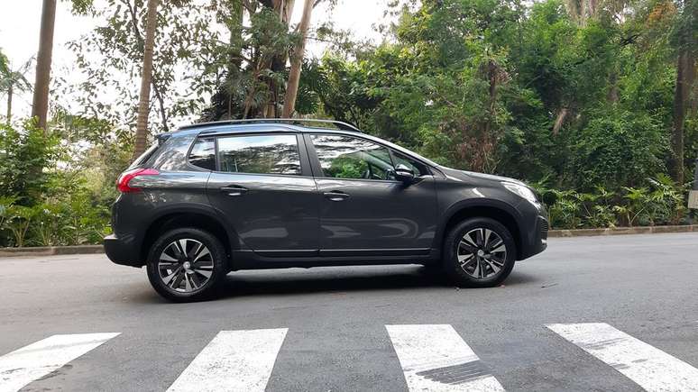 O v&atilde;o livre do solo &eacute; de 200 mm, maior que o da maioria de seus concorrentes.