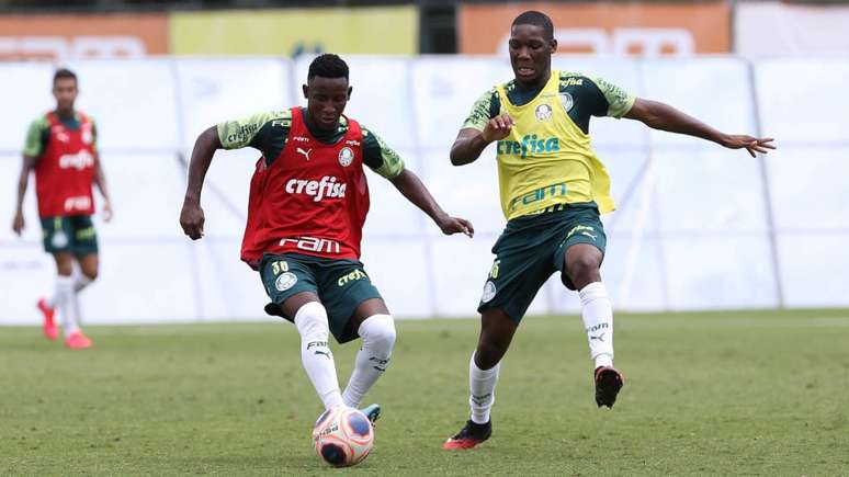 Colombiano Ivan Angulo (à esquerda) deve ser emprestado ao Cruzeiro (Foto: Divulgação/Cesar Greco)