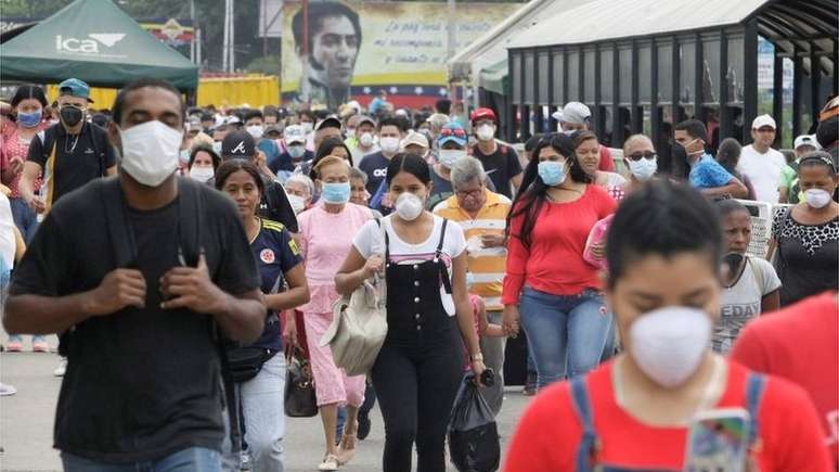 Venezuelanos que entraram na Colômbia na fronteira de Táchira e Cúcuta usavam máscaras