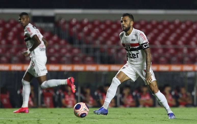 Daniel Alves é o grande destaque do Paulistão (Foto: Rubens Chiri/saopaulofc.net)