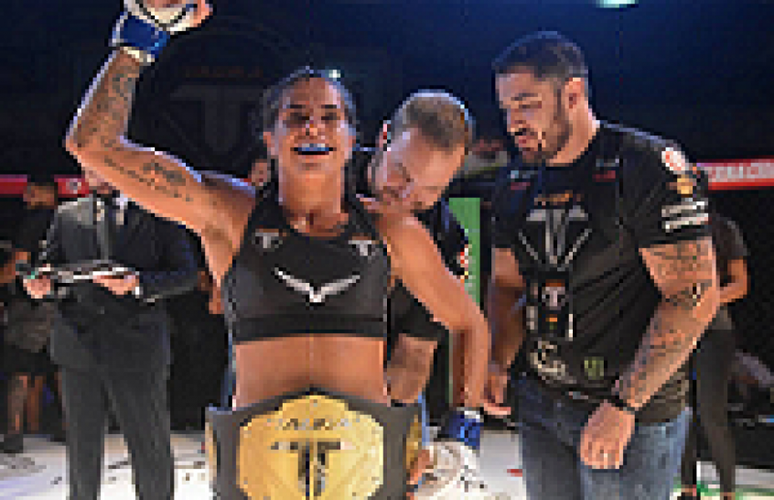 Yasmin Castanho teve grande atuação e conquistou o cinturão peso-palha (Foto: Gaspar Gaúcho)