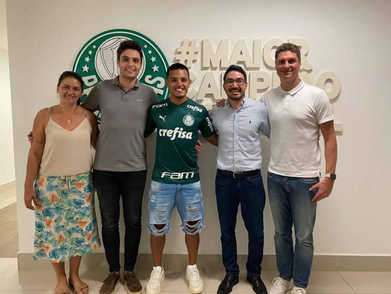 Gabriel Menino renovou o contrato com o Palmeiras até dezembro de 2024 (Foto: Divulgação/SEP)