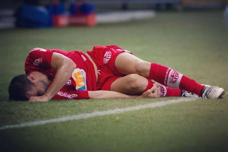 Rafael Longuine sofreu grave lesão no joelho (Foto: Reprodução/Instagram)