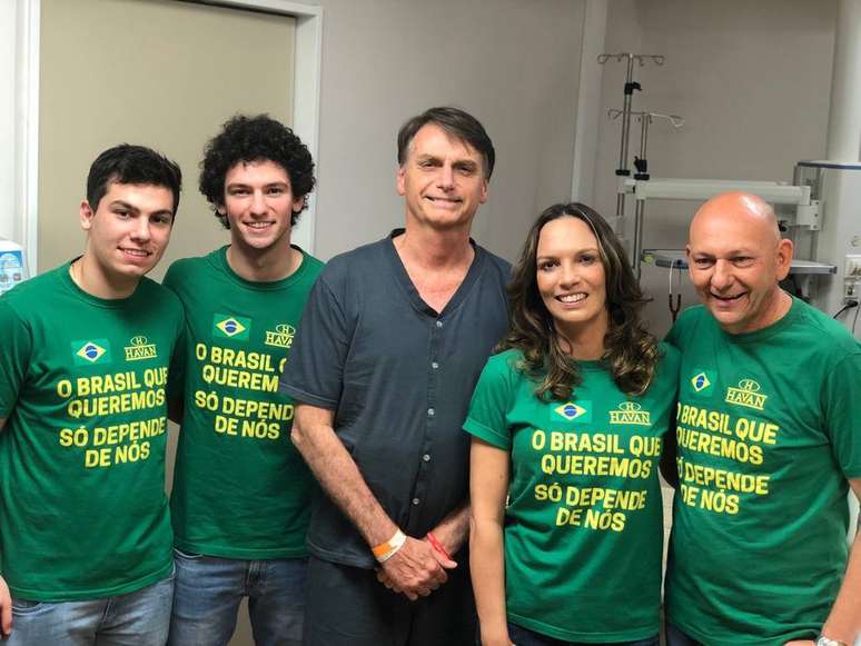 Então candidato a presidente pelo PSL Jair Bolsonaro recebe visita de Luciano Hang, empresário catarinense dono da Havan