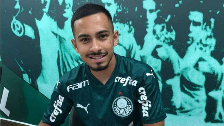 Meia Alan renova contrato com o Palmeiras