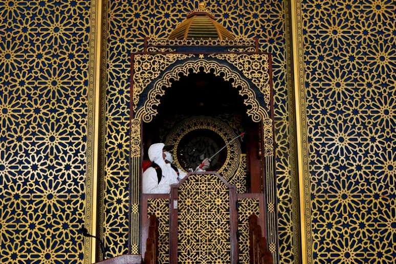 Mesquita em Surabaya,  Indonésia 17/3/2020  Antara Foto/Zabur Karuru/ via REUTERS   