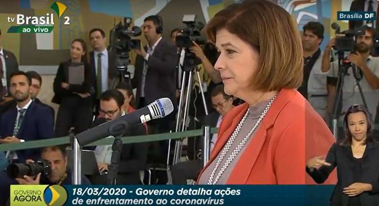 Veterana do jornalismo político da Globo ficou constrangida ao contestar atitude de Bolsonaro