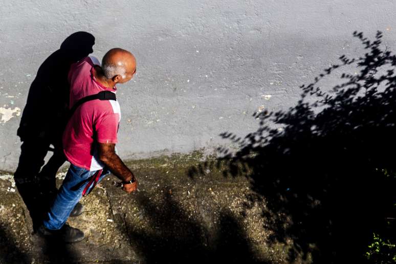 Idosos em ruas do bairro da Saúde, zona sul de São Paulo, na manhã dessa quarta-feira (18/03), apesar da recomendação de se manter o isolamento.