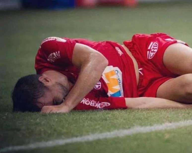 Longuine teve grave lesão no joelho (Foto: Reprodução/Instagram)