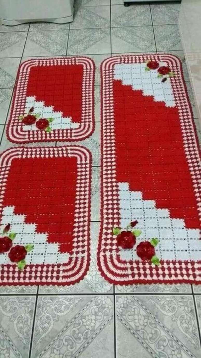 94. O vermelho é muito usado em tapete de crochê para cozinha. Foto: Top Buzz
