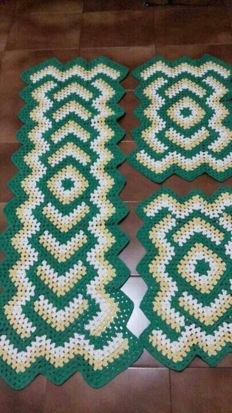 74. O tapete de croch&ecirc; para cozinha na cor verde &eacute; sempre chamativo. Foto: Top Buzz