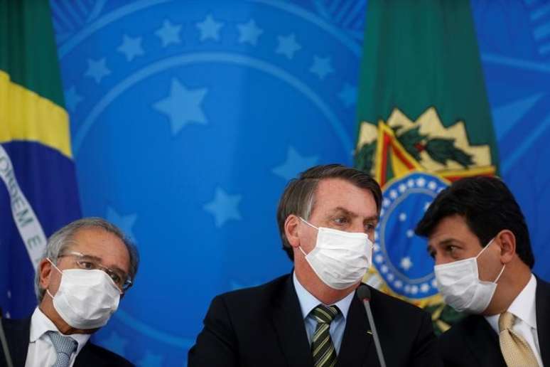 Presidente Jair Bolsonaro, ministro Paulo Guedes e ministro Mandetta
18/03/2020
REUTERS/Adriano Machado