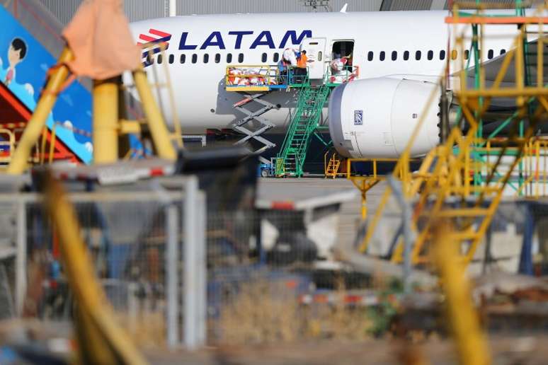 Aeronave da Latam no aeroporto internacional de Santiago, Chile 
30/03/2017
REUTERS/Ivan Alvarado