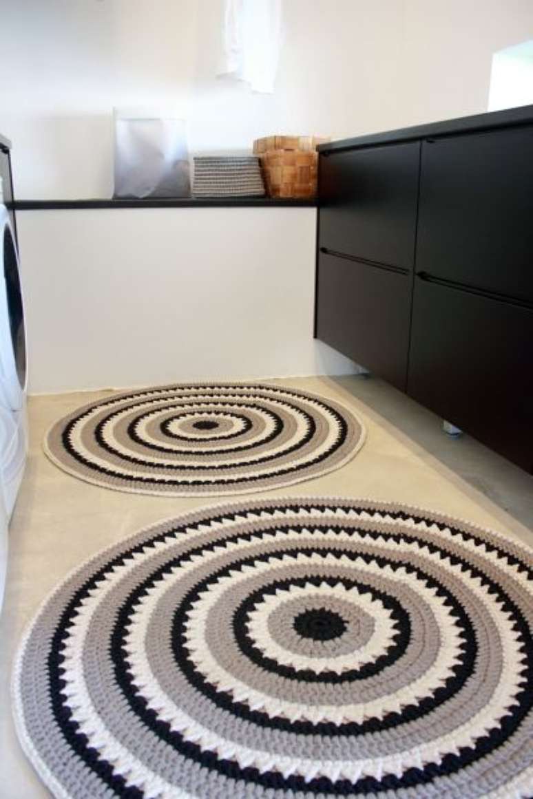 82. O tapete de crochê para cozinha redondo também é muito interessante. Foto: Pinterest