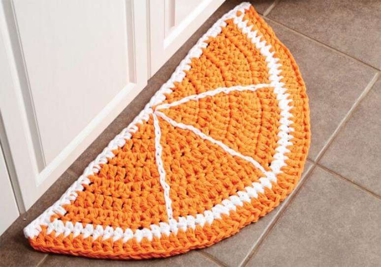 28. Tapete de crochê para cozinha em formato de laranja. Foto de Mary Maxim