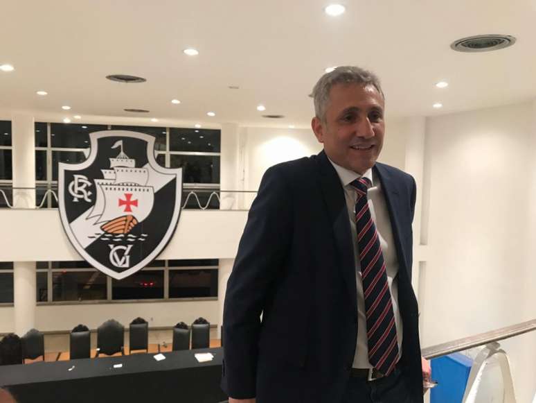 Vasco acertou uma parte do que deve aos funcionários (Foto: Luiza Sá)