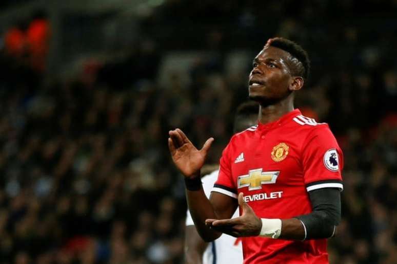 Pogba pode ficar mais tempo em Manchester (Foto: AFP)