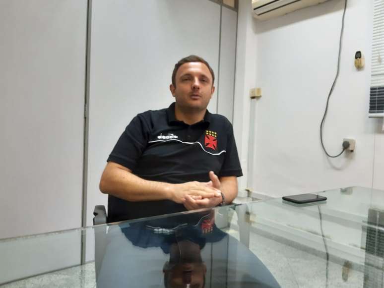 André Mazzuco está há nove meses como o executivo de futebol cruz-maltino (Foto: Felippe Rocha)