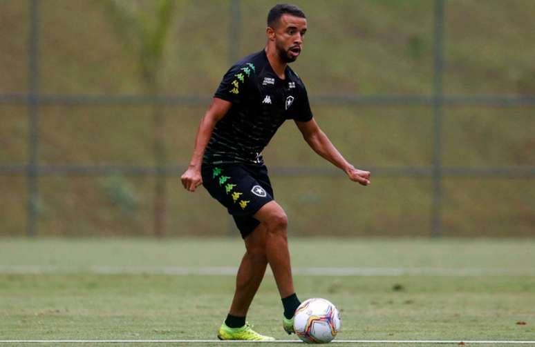 Caio Alexandre foi titular em seis partidas na atual temporada (Foto: Vítor Silva/Botafogo)