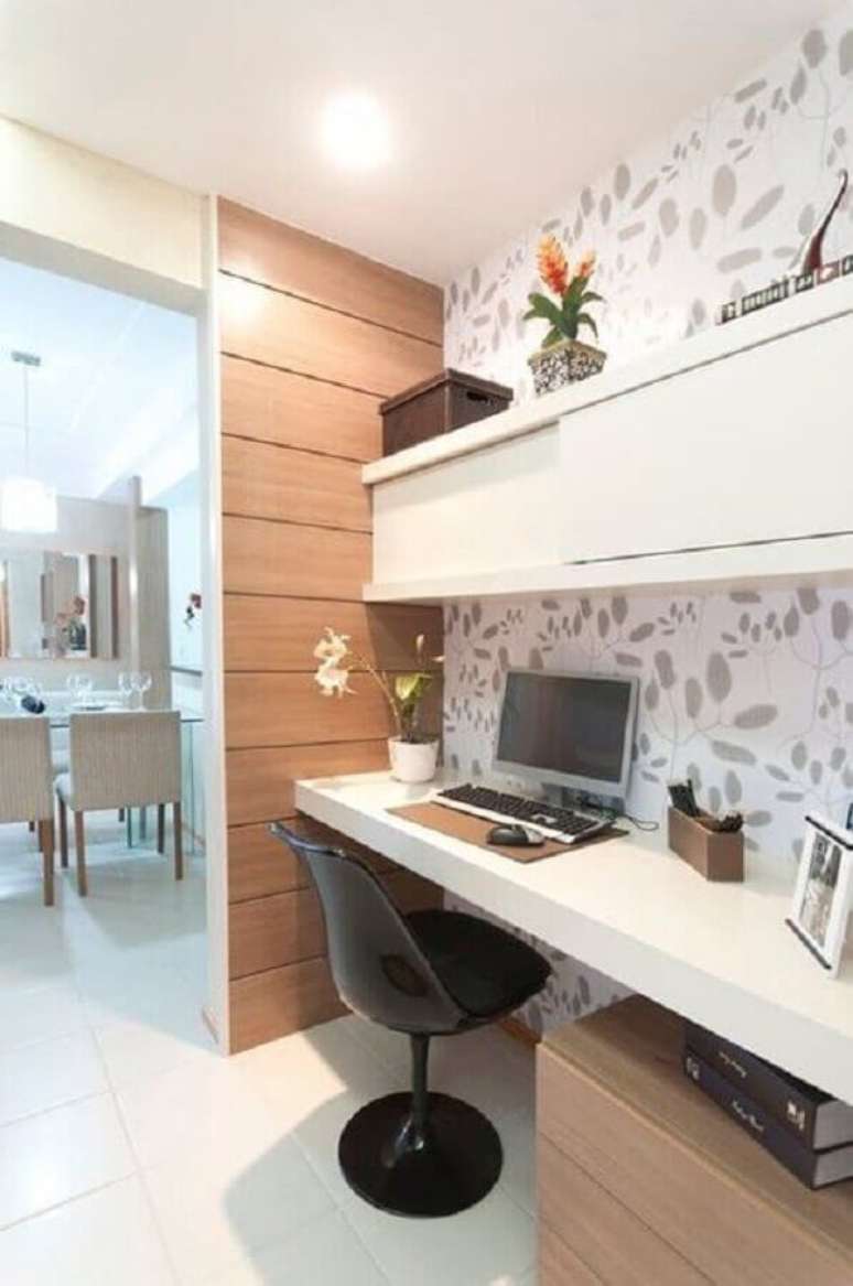 17. Invista em móveis planejados para melhor otimização de espaço no home office pequeno – Foto: Webcomunica