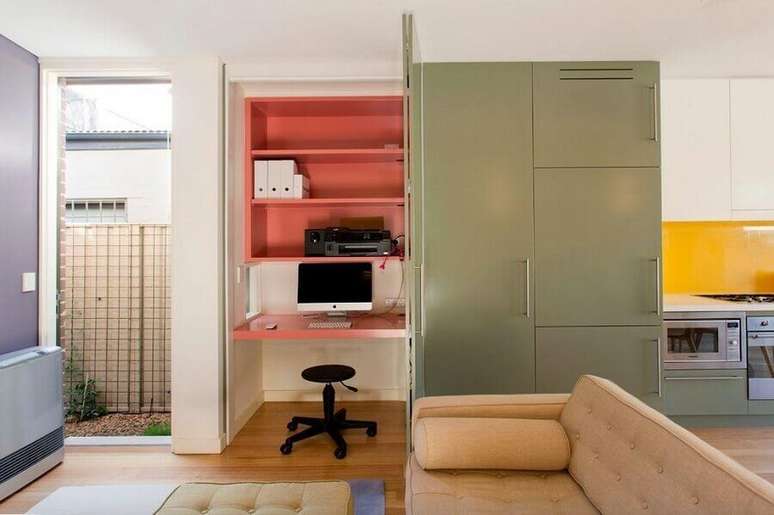 11. Invista em móveis planejados para melhor aproveitamento de espaço e personalização da decoração de home office – Foto: Danny Broe Architect