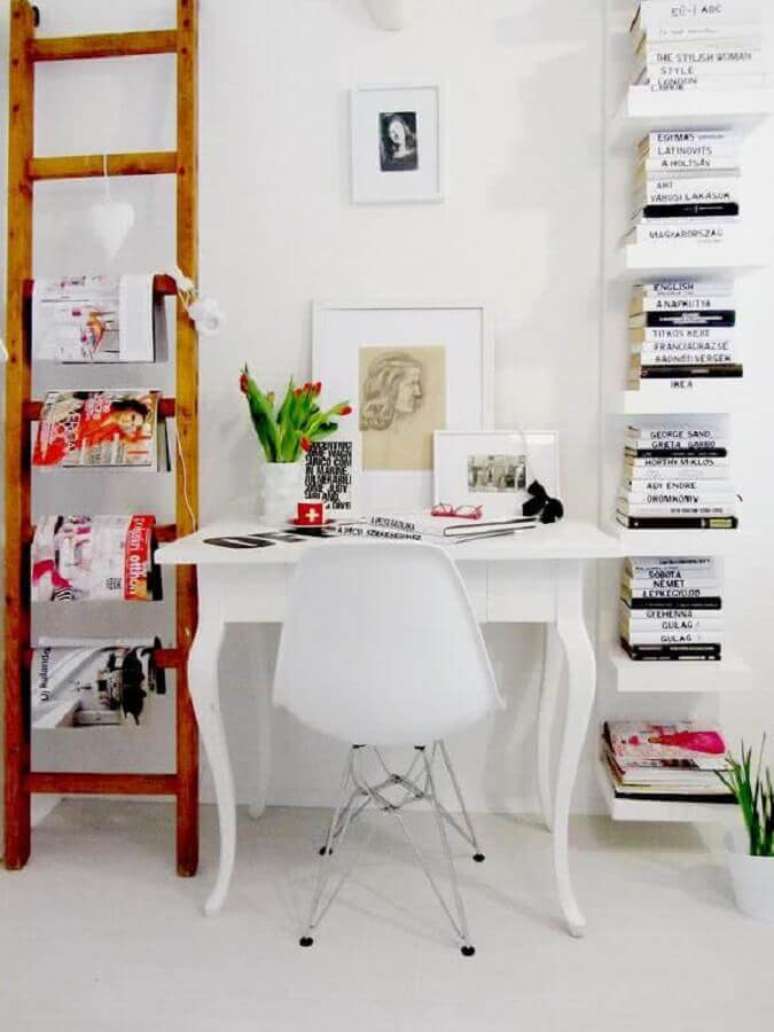 24. Decoração simples para home office pequeno – Foto: Assetproject