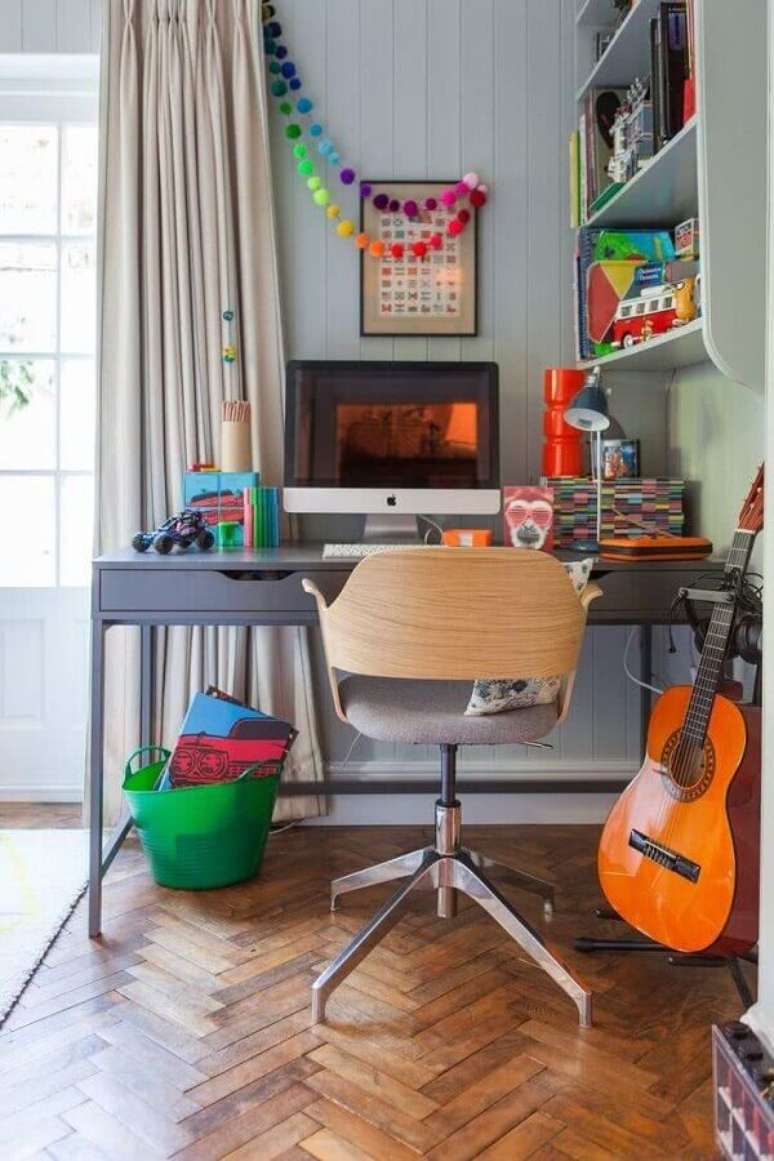 44. Pontos de cor pode ajudar na criatividade na hora do trabalho em casa – Foto: Apartment Therapy