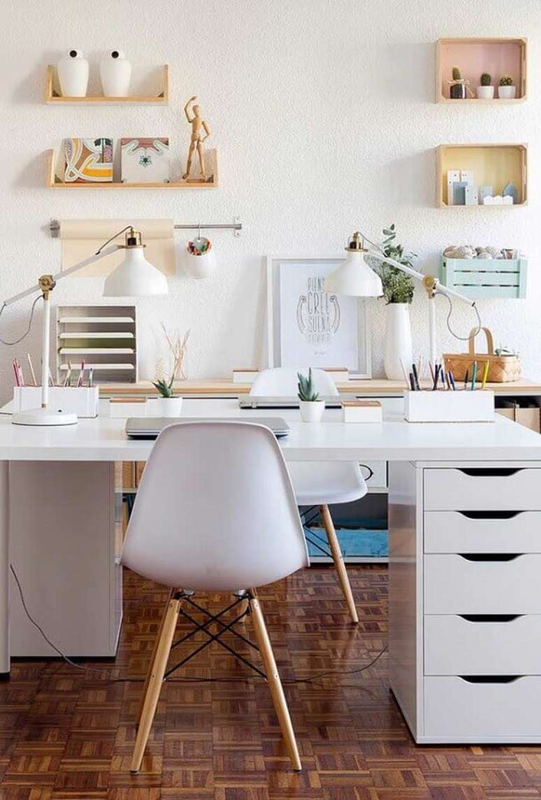 69. Opte por uma mesa home office que já possua gaveteiro – Foto: Pinterest
