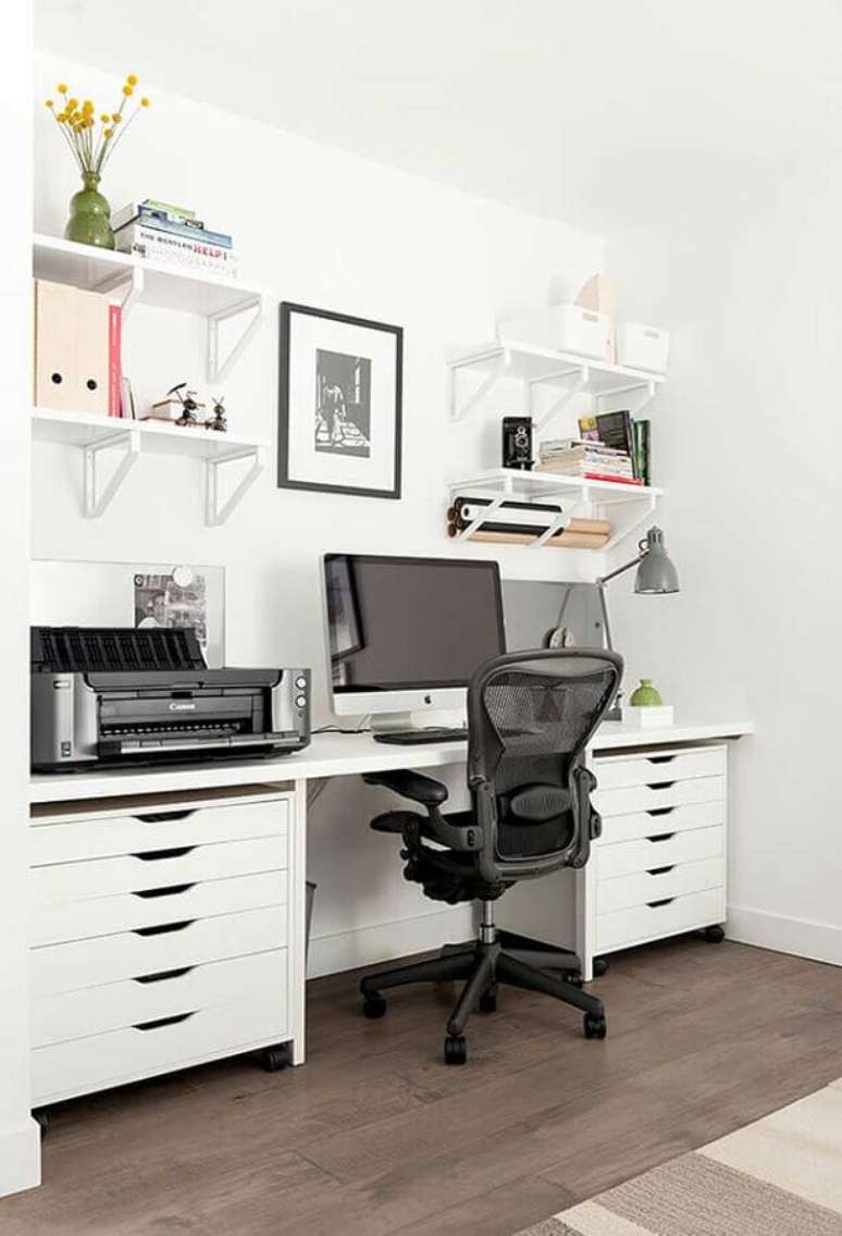 6. Invista em cadeira home office que sejam ergômicas para maior conforto nas horas de trabalho – Foto: Houzz