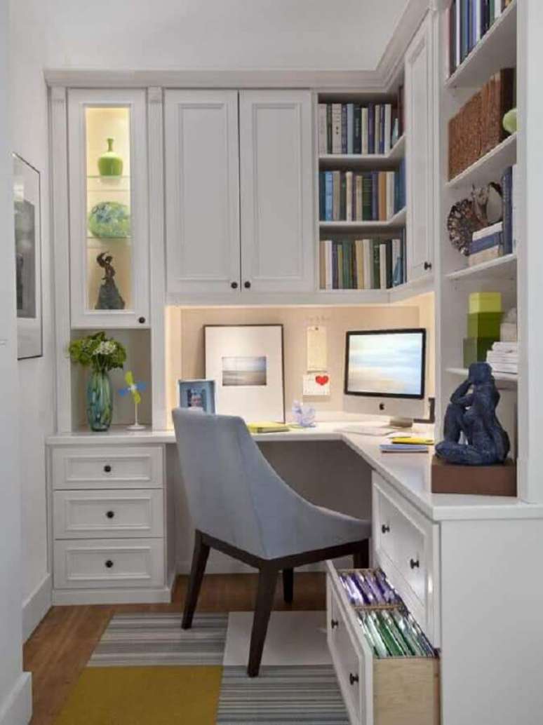 10. Invista em cores claras e neutras para a decoração do seu home office pequeno – Foto: Apartment Therapy