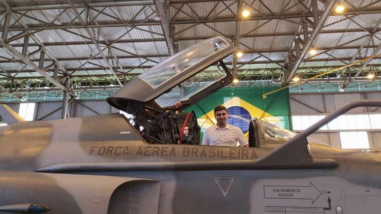 Jovem passou duas semanas em base aérea de Anápolis, em Goiás