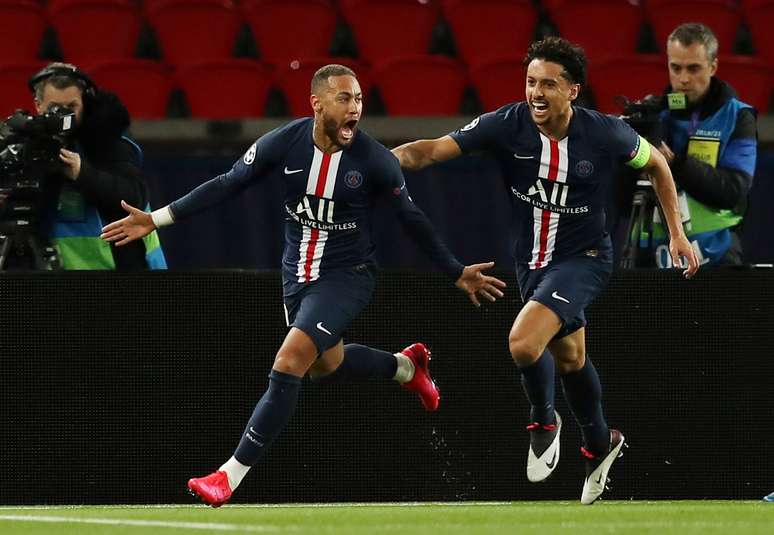 Neymar e Marquinhos comemoram a classificação do PSG