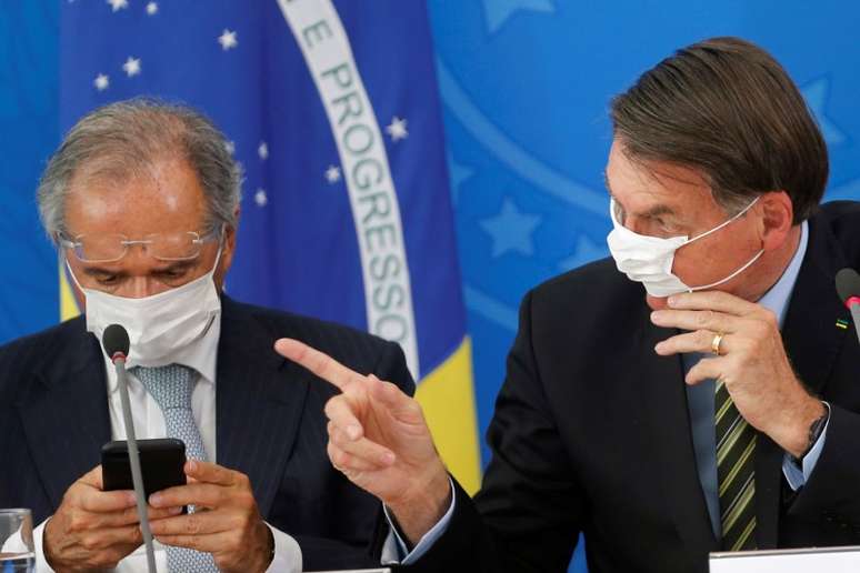 Presidente Jair Bolsonaro e ministro da Economia, Paulo Guedes, em Brasília
18/03/2020
REUTERS/Adriano Machado