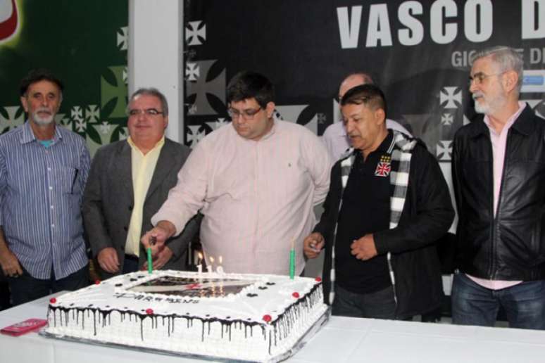 André Luiz Vieira, no centro da imagem, é o novo vice de patrimônio do Vasco (Foto: Paulo Fernandes/Vasco)