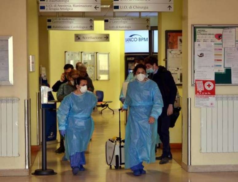 O sistema de saúde italiano está sobrecarregado em diversas cidades do país