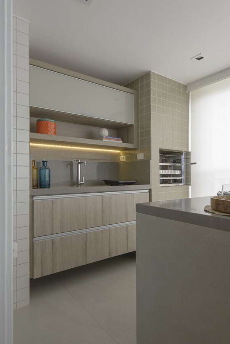 44. Decoração para área gourmet pequena e simples de apartamento – Foto: D2N Arquitetura + Interiores