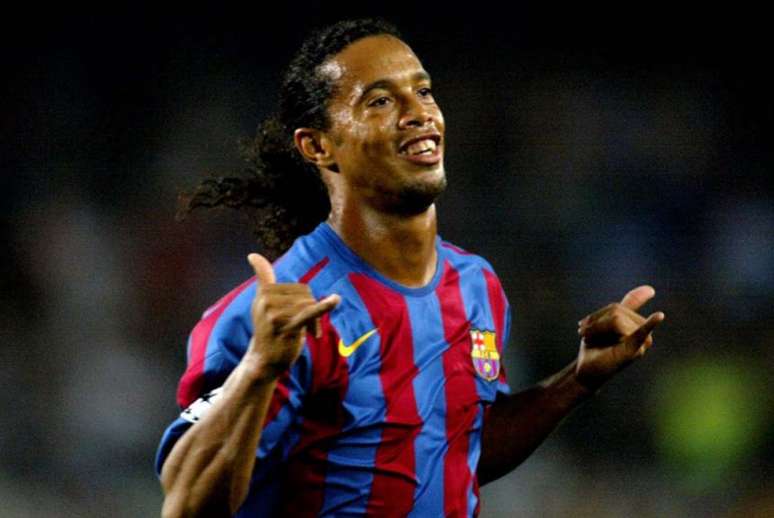 Ronaldinho fez história com a camisa do Barcelona (Foto: CESAR RANGEL / AFP)