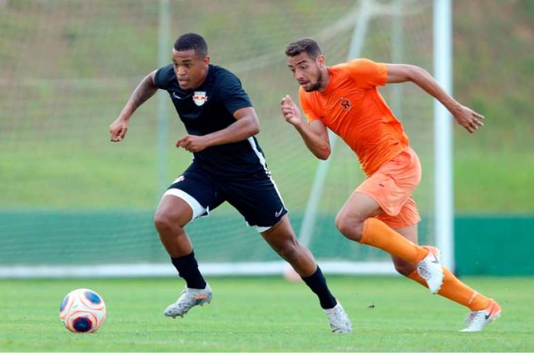 Alerrandro postou um vídeo em no Twitter para pedir desculpas pela festa (Foto: Ari Ferreira/CA Bragantino)