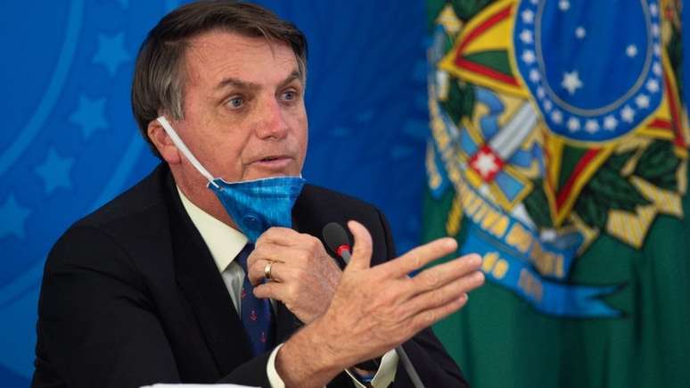 Para Bolsonaro, a nova realidade imposta pela epidemia traz a garantia de que políticos irritados com o governo não tentarão vingança contra o presidente enquanto perdurar a crise