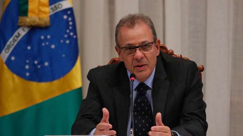 O ministro de Minas e Energia, Bento Albuquerque, também testou positivo para coronavírus