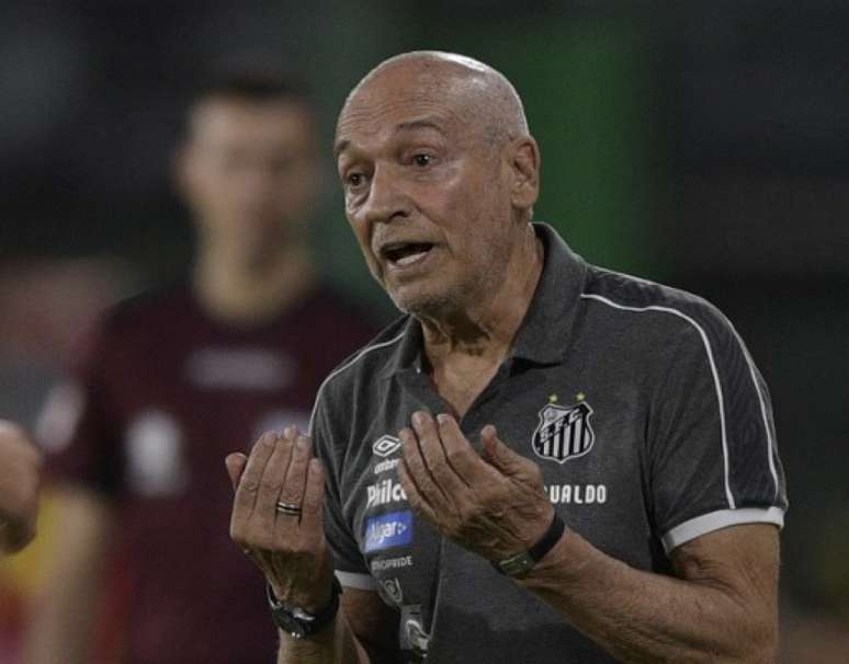Jesualdo Ferreira completa dois meses de Santos nesta segunda-feira (JUAN MABROMATA / AFP)