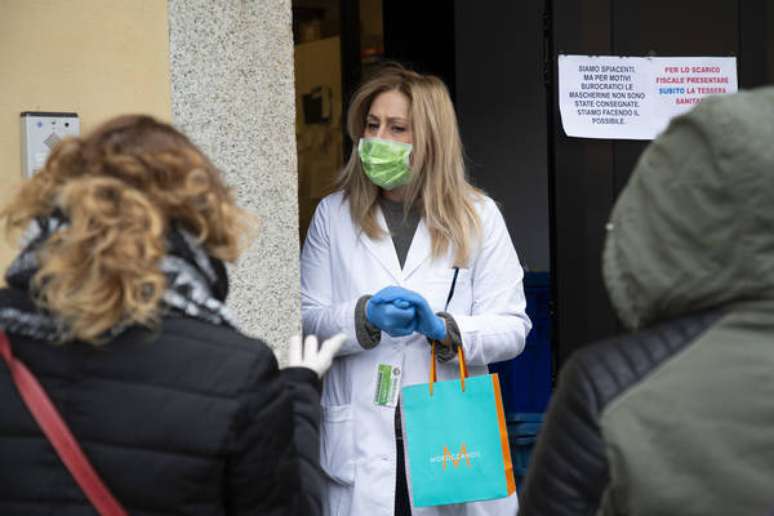 Máscaras serão doadas para equipes médicas da região da Toscana