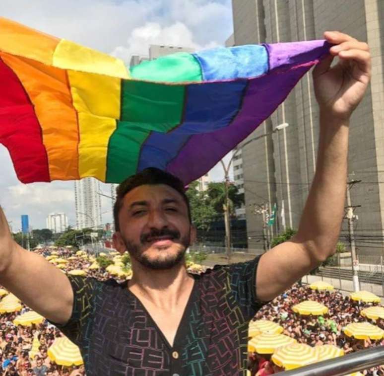 Ativista LGBTI+ Agripino Magalhães diz que o personagem Crô não contribui para o combate da homofobia e transfobia