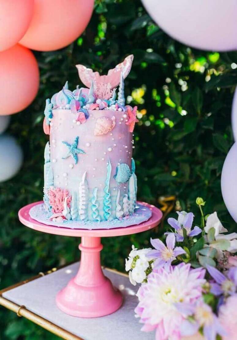 20. Lindo bolo decorado para festa de sereia – Foto: Zozu