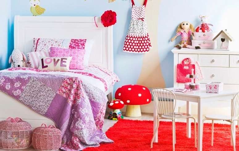 9. Colcha de retalhos rosa para um quarto infantil – Foto: Via Pinterest