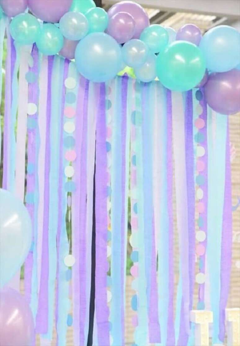 26. Faça uma cortina personalizada em tons pastéis para decorar a sua festa de sereia – Foto: Catch My Party